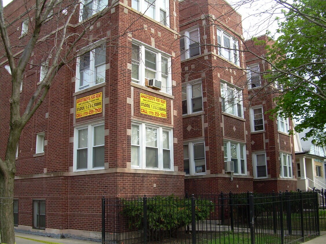 Primary Photo - 4857 N St Louis Ave