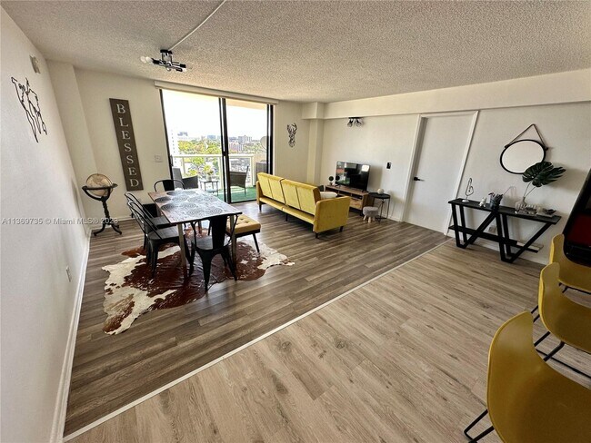 Foto del edificio - 13499 Biscayne Blvd