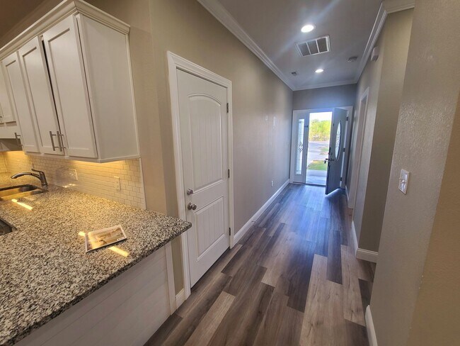 Building Photo - The Blandville - 2 bedroom- 2 bath