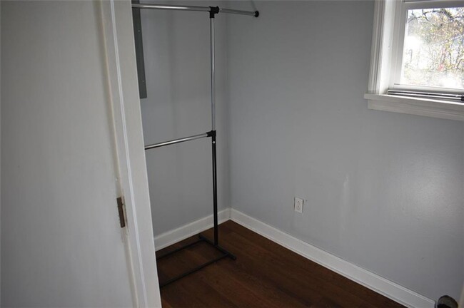 Building Photo - 146 Huff Ave
