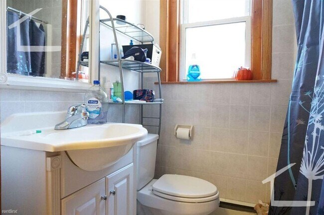 Foto del edificio - BU Students Check it out!  4 bed 1 bath  $1525 PP  Large bedrooms and great common area! Thorndik...