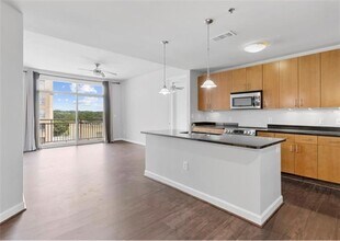 Building Photo - 711 Cosmopolitan Dr NE