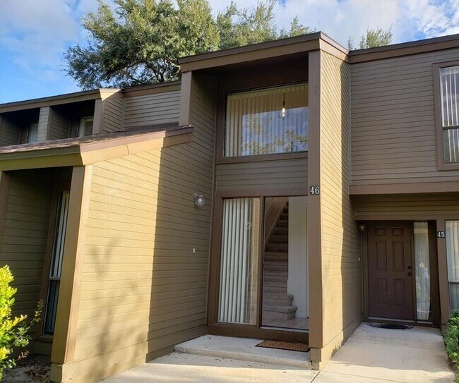 Building Photo - Beautiful Pond Front 2 Bedroom 2 Bath Townhome in the Wood Haven Community