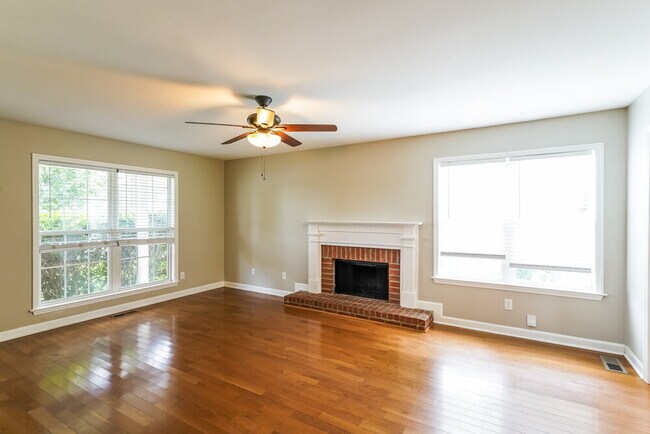 Foto del edificio - 2817 Sutherland Dr