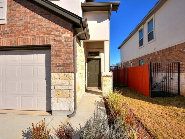 Foto del edificio - 3240 E Whitestone Blvd