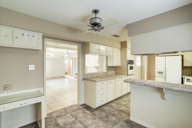 Foto del edificio - 5638 Yarwell Dr