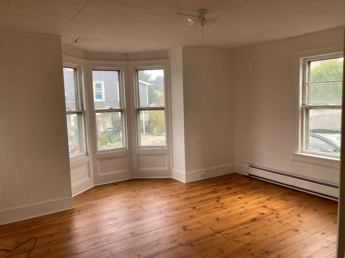 28 Comstock St Unit 1, Danbury, CT 06810 Apartments in Danbury, CT