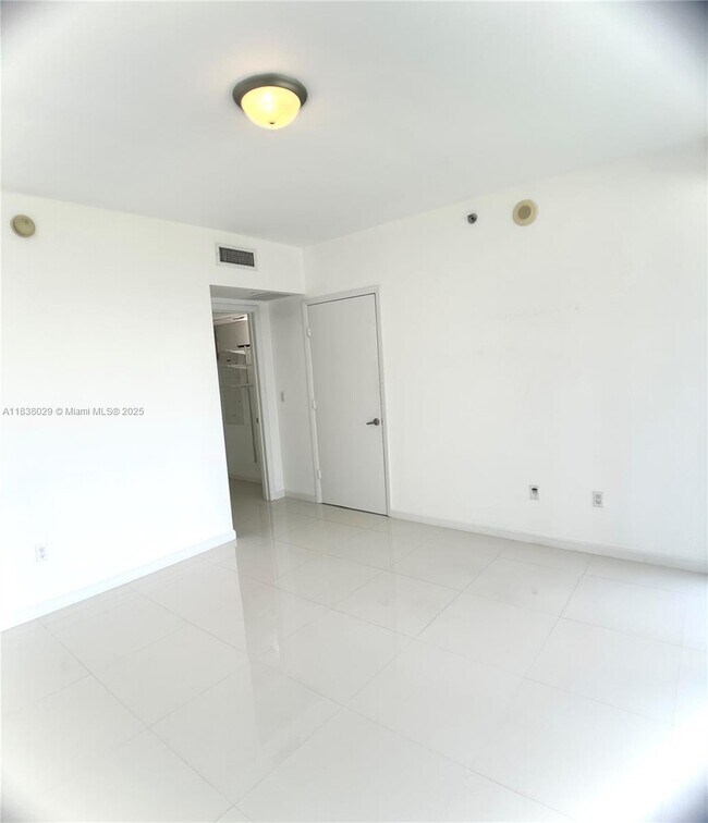 Foto del edificio - 465 Brickell Ave