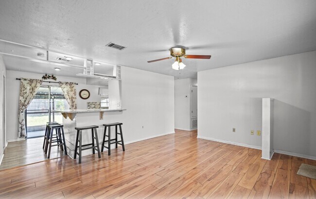 Foto del edificio - 3664 Longbow Rd