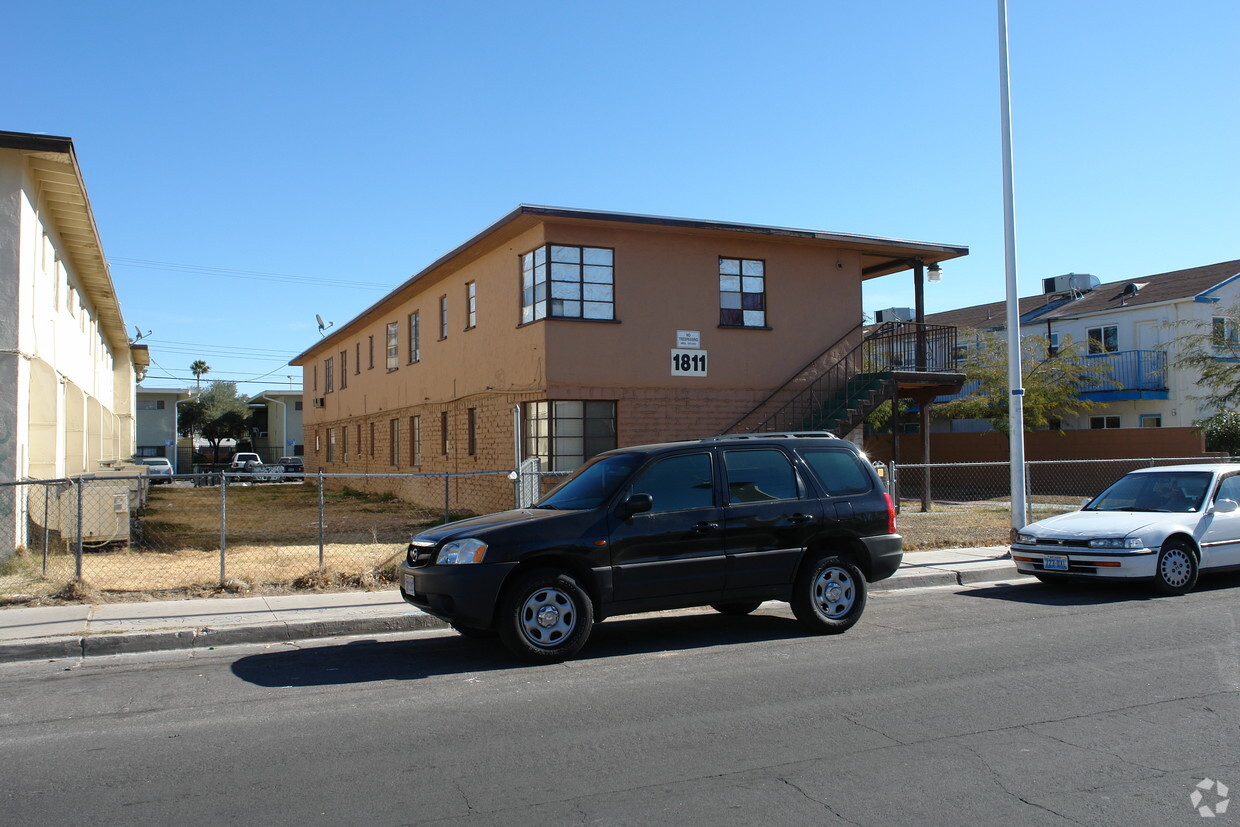 Primary Photo - 1811 Santa Paula Dr