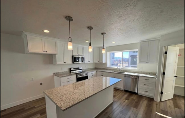 Building Photo - 383 S 650 E