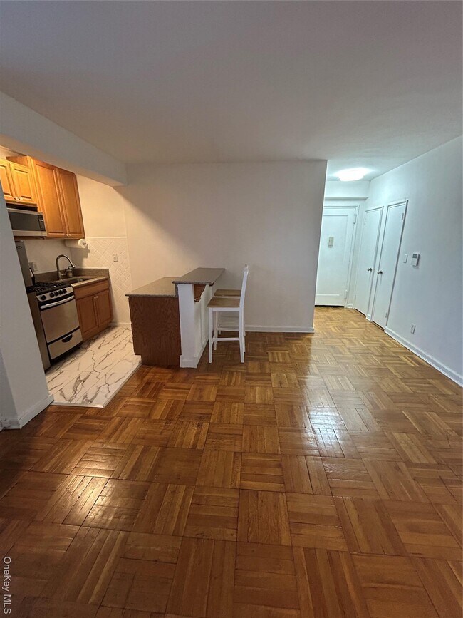 Foto del edificio - 210 Pelham Rd