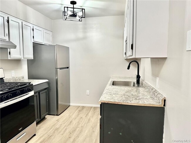 Building Photo - 13-19-19 Cole St