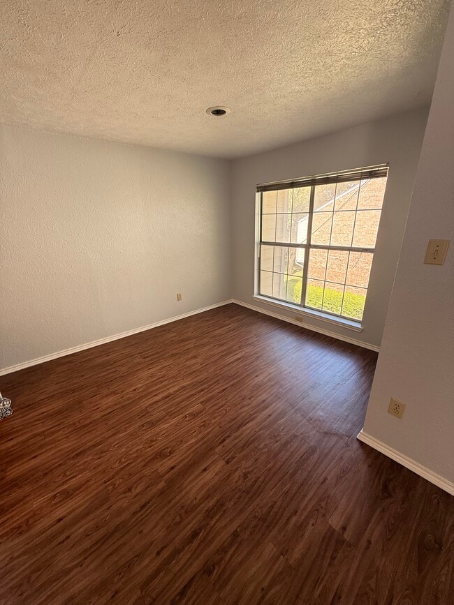 Foto del edificio - 2535 Wedglea Dr