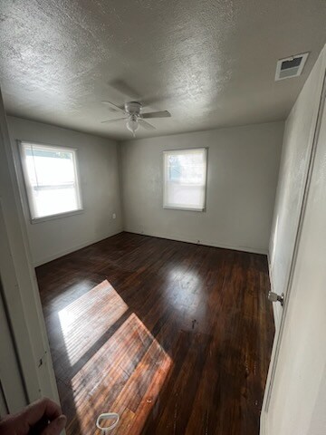 Building Photo - 1121 5th St