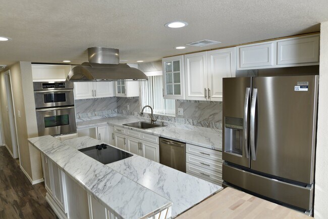 Building Photo - 775 S Pinal Dr