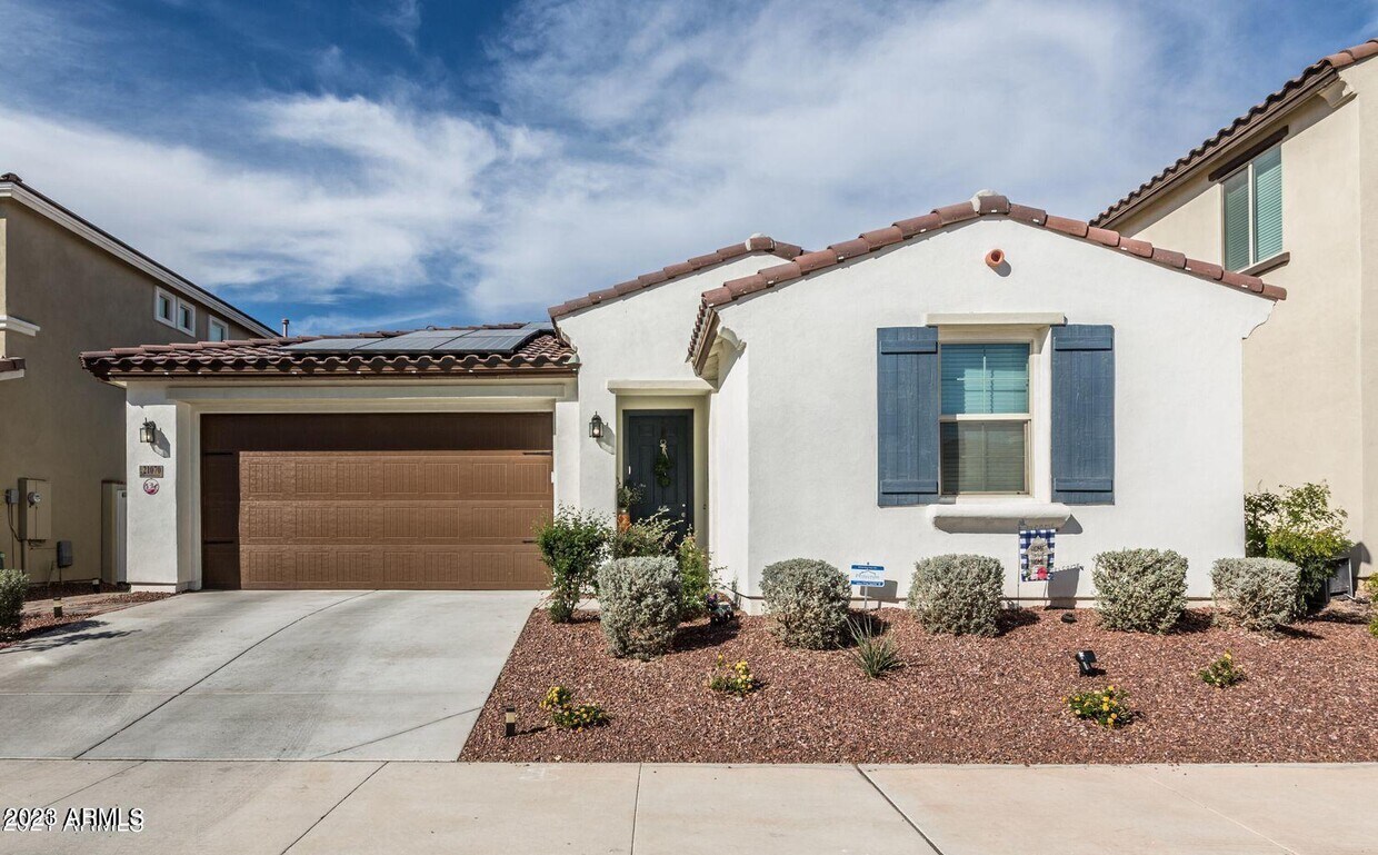 Primary Photo - 21070 W Almeria Rd