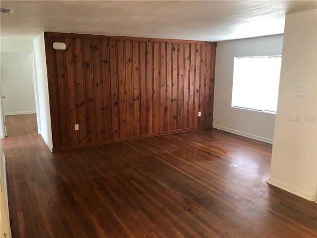 Building Photo - 550 La Veta Dr