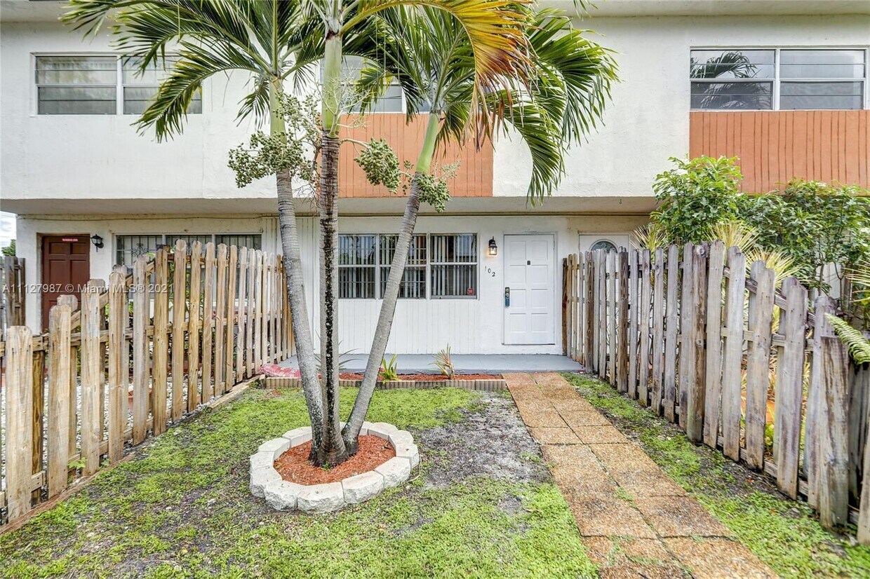 1500 NE 151st St, North Miami Beach, FL 33162 Townhome Rentals in