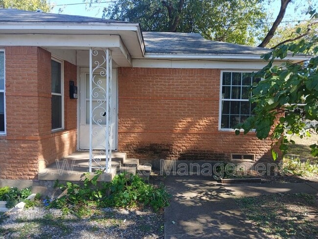 Photo - 3015 Avon St Apartment