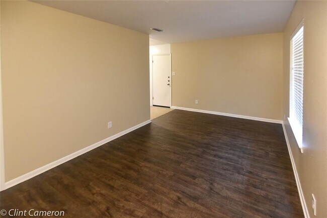 Building Photo - 8510 Dryfield Dr