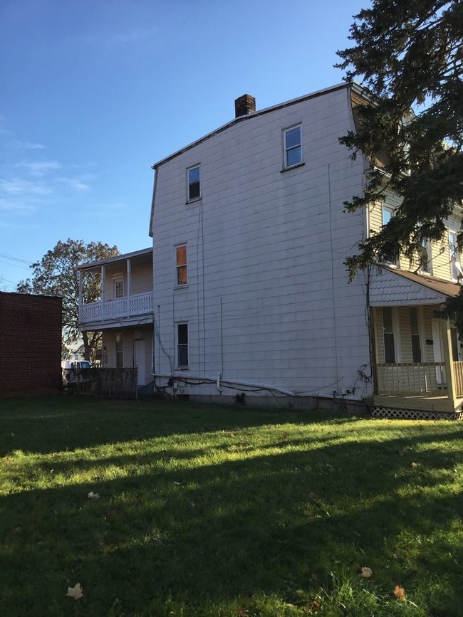 Building Photo - 5 br, 1 bath House - 221 NORTH HARTLEY STREET