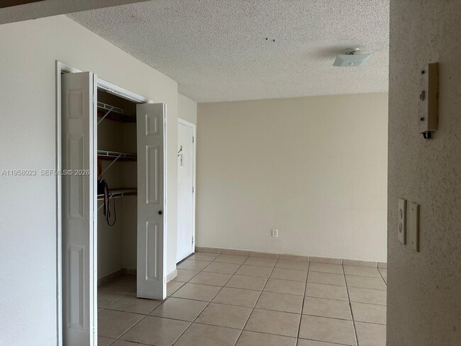 Foto del edificio - 9120 Fontainebleau Blvd