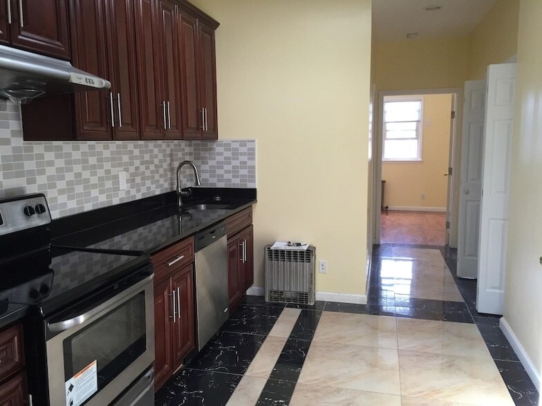 Building Photo - 22 Jones St