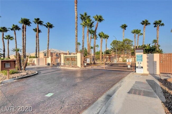 Foto del edificio - 8400 Wandering Sun Ave