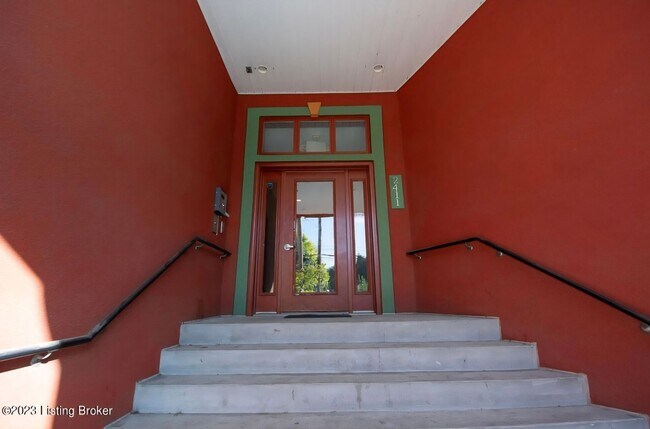 Foto del edificio - 2411 Brownsboro Rd