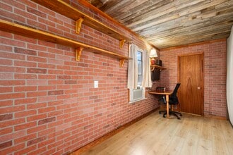 Building Photo - 815 Millpond Dr