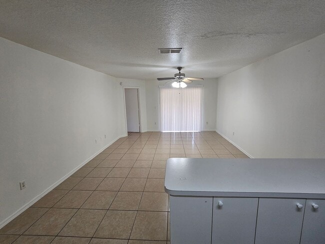Building Photo - 2611 Hollow Ln