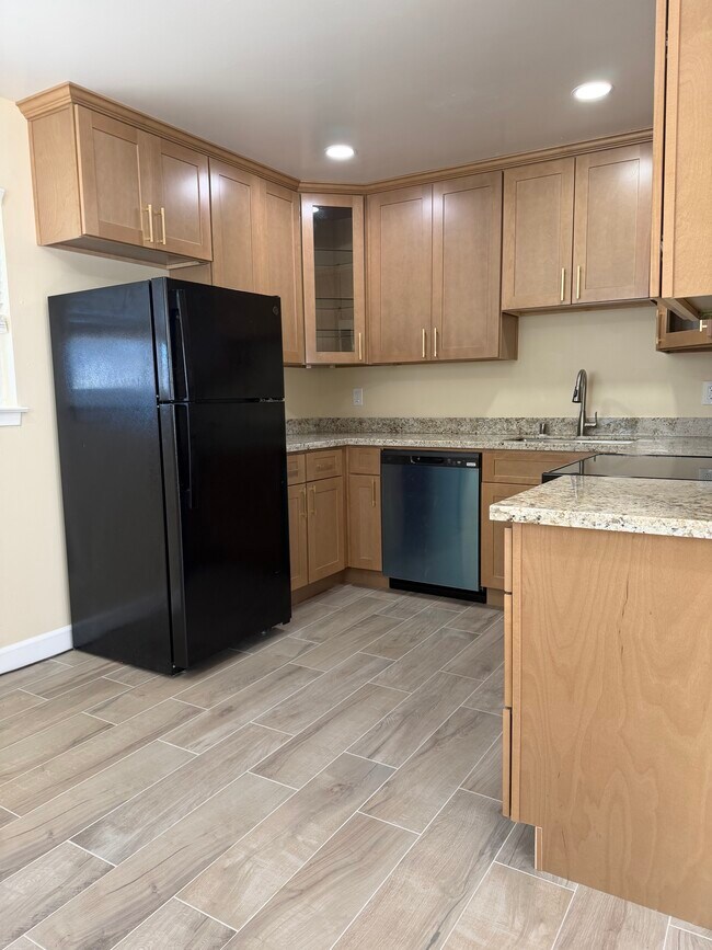 Foto del edificio - 545 Northlake Dr