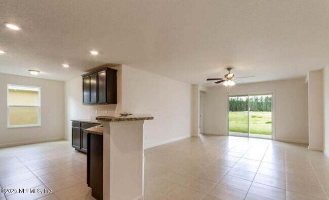 Foto del edificio - 8650 Lake George Cir W