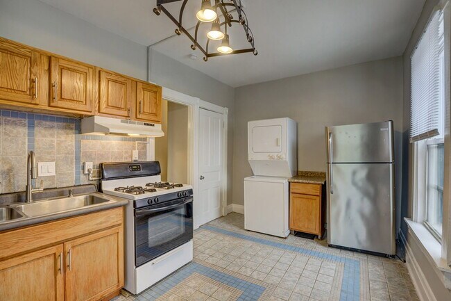 Building Photo - 1438 Pullan Ave