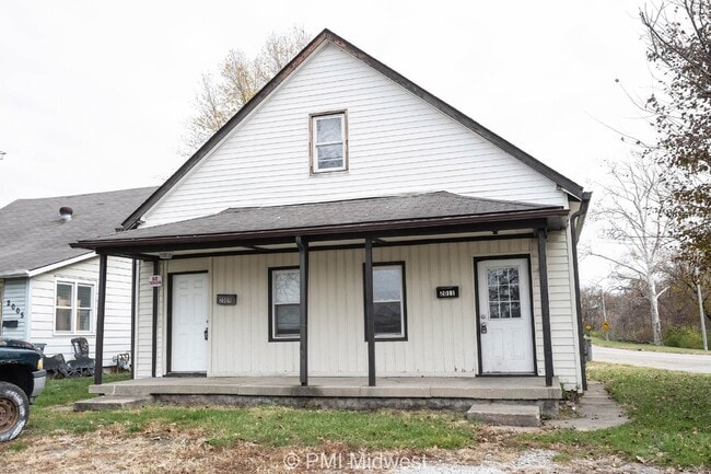 Photo - Charming 3-Bedroom Duplex with 2 Full Baths in Indianapolis - A Must See! Apartment