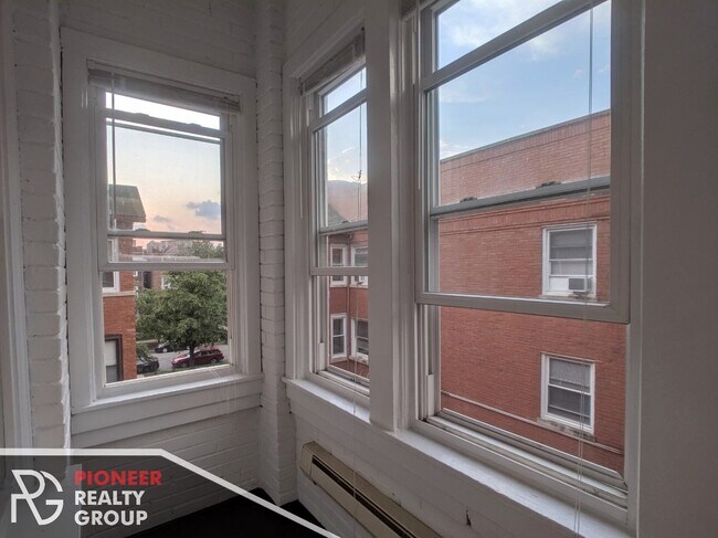 Foto del edificio - 4423 N Wolcott Ave