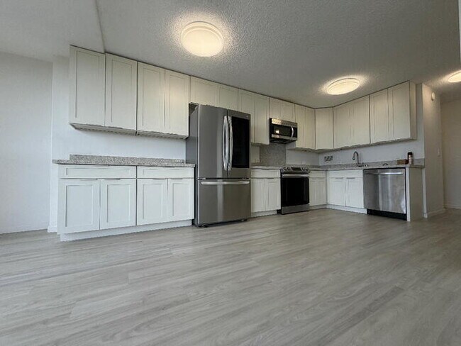 Building Photo - To register for the showing time below, note the 4 digit code: 4293 and click \"APPLY NOW.\"(mobi...