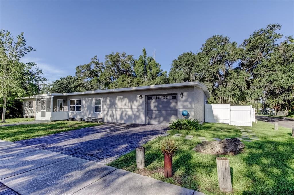 Foto principal - 375 10th Ave N