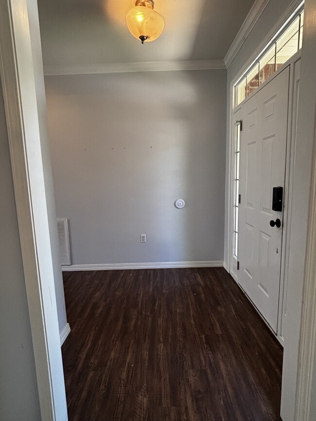 Building Photo - 110 Ashbrook Ln