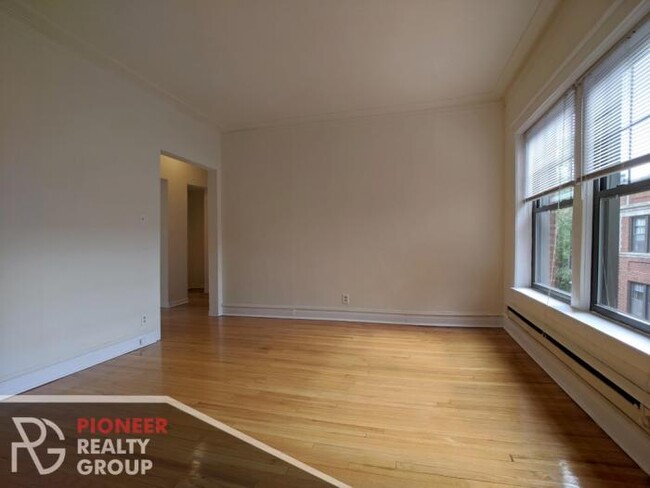 Building Photo - 0 bedroom in CHICAGO IL 60657