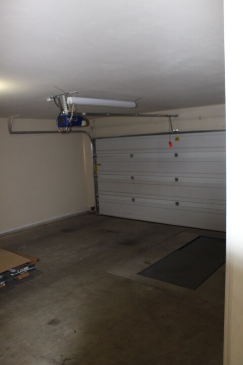 Building Photo - 505 SW 121st Pl