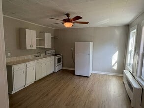 Building Photo - 186-196 S Main St