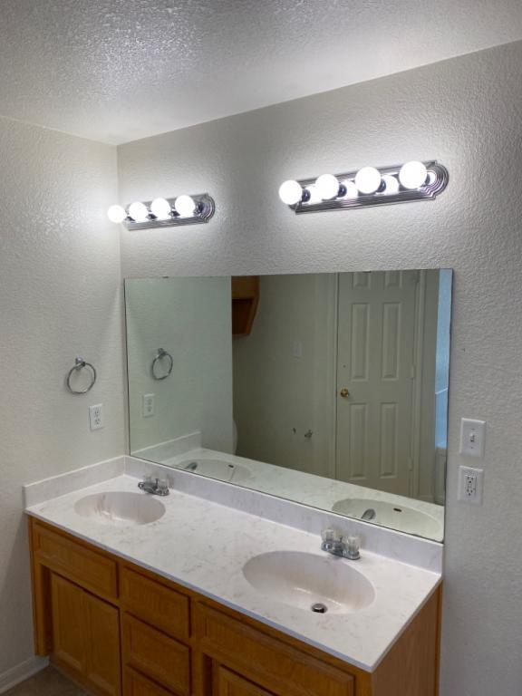 Foto del edificio - 2405 Wisteria Ln.