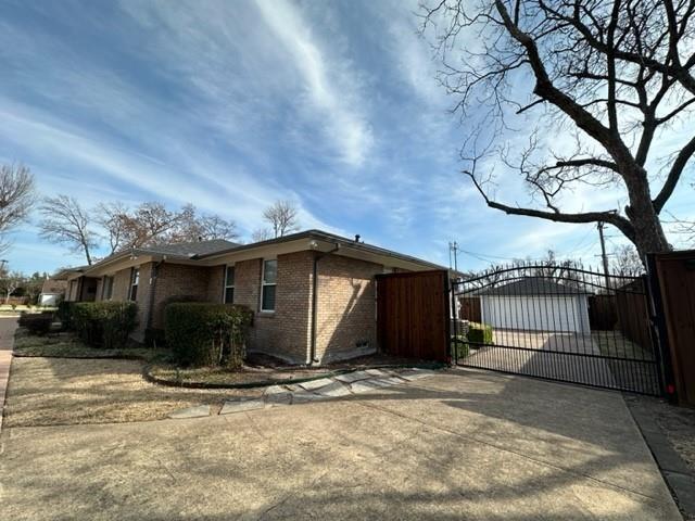 Building Photo - 4116 Walnut Hill Ln