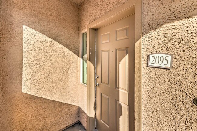 Foto del edificio - Lovely 3-Br Condo in a Guard Gated Community in the Southwest Area