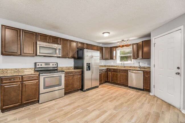 Building Photo - Charming 3-Bedroom Home Near Downtown Pensacola