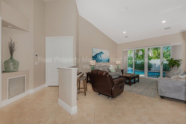 Foto del edificio - 18253 NW 15th St