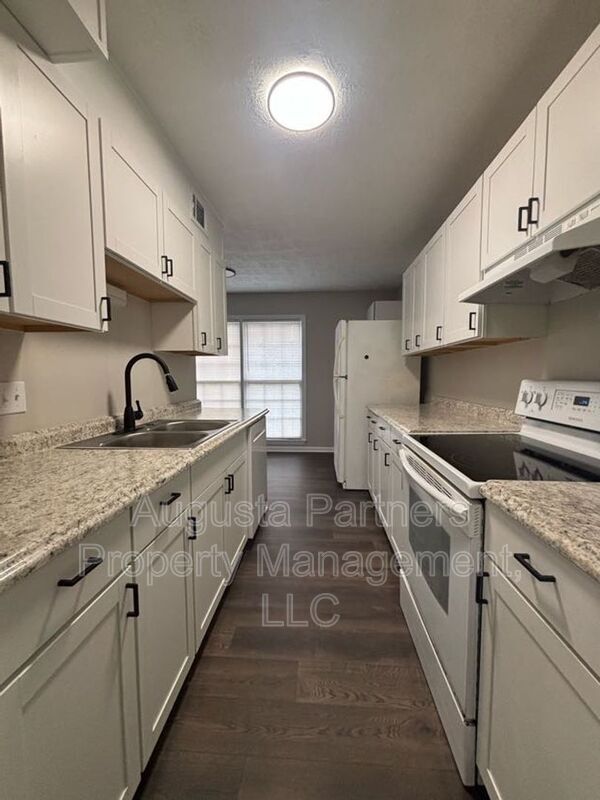 Foto del edificio - 428 Pleasant Home Rd