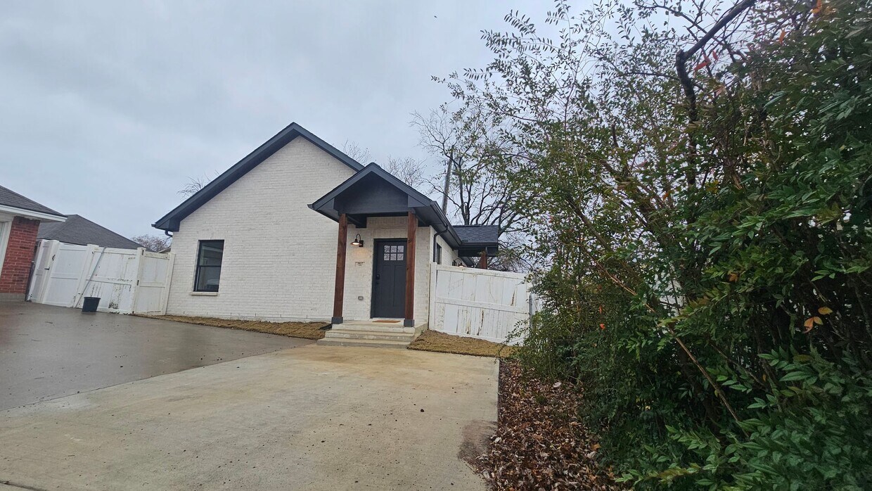 Foto del edificio - 3817 Yellowstone Pl